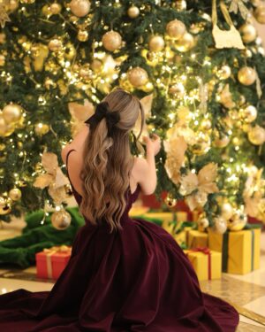 Merna Gamel Instagram - A gentle reminder that Christmas is not just a day. The spirit of Christmas is something we can carry with us all year long. In the way we smile at a stranger. In the way we call a loved one and let them know we’re thinking about them. In the way extend a helping hand to someone in need. In the way we take time to slow down and give thanks for life’s many gifts. 
May the spirit of Christmas fill your heart this holiday season . 🎄🎁🌟✨💫🎉🎊

Thanks for warm welcome @kempinskiroyalmaxim