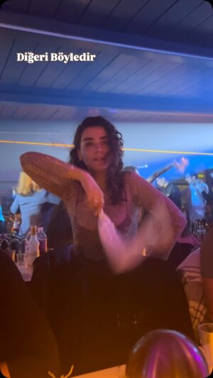 Merve Polat Instagram - SEN HANGİSİSİN ?
En yakın arkadaşına etiketle ve yolla💋😂 #sister #bestfriends #kızkardeşler 
@yasemincay