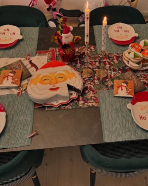 Meryem Uzerli Instagram - 🎅 🎄 🎁 ❤️