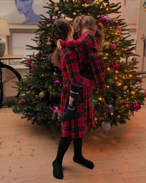 Meryem Uzerli Instagram - 🎅 🎄 🎁 ❤️
