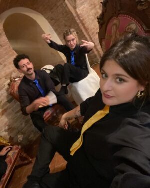 Michela Giraud Instagram - Da ieri è in onda un fantastico programma su @primevideoit dove ancora una volta posso dimostrare i miei più grandi talenti come le mie doti fisiche, il coraggio e lo sprezzo del pericolo. Nell’ultimo video corono anche il sogno di difendere @valeriamarini . Purtroppo ci sono riuscita meno con @giuliadelellis103 che credo sia passata alle vie legali (ma spero di no).
Il cast è eccezionale checchè ne dica @herbert_ballerina .
Ci siamo divertiti, speriamo di farò anche in questi giorni.
Grazie a chi ha reso tutto possibile anche se nel cast c’ero io.
.
.
.
@nicolemorganti_insta @dantesollazzo @bluyazmine @baldassari_agenzia @alessiamarcuzzi @gialappasbandofficial