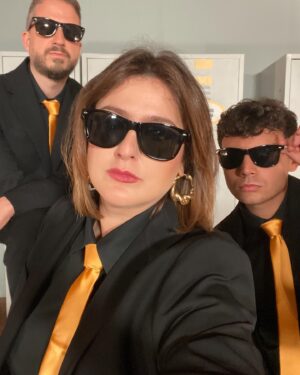 Michela Giraud Instagram - Da ieri è in onda un fantastico programma su @primevideoit dove ancora una volta posso dimostrare i miei più grandi talenti come le mie doti fisiche, il coraggio e lo sprezzo del pericolo. Nell’ultimo video corono anche il sogno di difendere @valeriamarini . Purtroppo ci sono riuscita meno con @giuliadelellis103 che credo sia passata alle vie legali (ma spero di no).
Il cast è eccezionale checchè ne dica @herbert_ballerina .
Ci siamo divertiti, speriamo di farò anche in questi giorni.
Grazie a chi ha reso tutto possibile anche se nel cast c’ero io.
.
.
.
@nicolemorganti_insta @dantesollazzo @bluyazmine @baldassari_agenzia @alessiamarcuzzi @gialappasbandofficial
