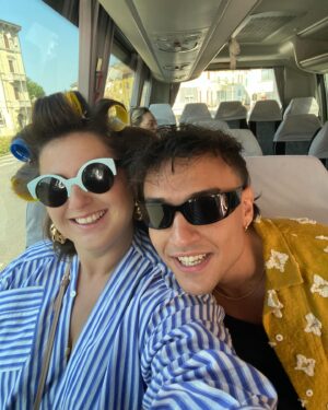 Michela Giraud Instagram - Da ieri è in onda un fantastico programma su @primevideoit dove ancora una volta posso dimostrare i miei più grandi talenti come le mie doti fisiche, il coraggio e lo sprezzo del pericolo. Nell’ultimo video corono anche il sogno di difendere @valeriamarini . Purtroppo ci sono riuscita meno con @giuliadelellis103 che credo sia passata alle vie legali (ma spero di no).
Il cast è eccezionale checchè ne dica @herbert_ballerina .
Ci siamo divertiti, speriamo di farò anche in questi giorni.
Grazie a chi ha reso tutto possibile anche se nel cast c’ero io.
.
.
.
@nicolemorganti_insta @dantesollazzo @bluyazmine @baldassari_agenzia @alessiamarcuzzi @gialappasbandofficial