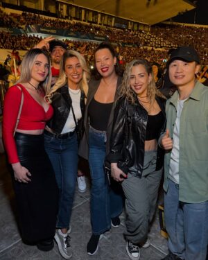 Michelle Carvalho Instagram - Esperé tanto para esto 😍 compartiendo con gente maravillosa 🫰 gracias a @dgmedios por invitarme junto a mis amigos ❤️
@cmiandrade 
@linda_marcovich 
@_yuuhui_ 
@titi_magrini 
@nisnisnisz 
@carlitosarratiaguerra