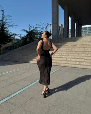 Michelle Carvalho Instagram - Podrán decir que no cumplo con el cuerpo que se espera para usar una transparencia, pero realmente en este minuto es lo menos relevante…
Estoy haciendo todo lo que por mucho tiempo me impedí hacer únicamente por el “qué dirán” 😉
Si nos aferramos a eso, no avanzaremos con nuestros propios propósitos y más aún, dejamos de lado nuestra felicidad. El primer paso para salir de la zona de confianza lo tenemos que dar y luego de eso no hay retorno 😌☺️

Gracias @nicolettavalentina por apoyarme en todas 🫰
Make up por @javiera_makeup