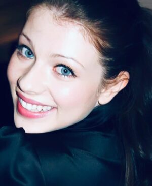 Michelle Trachtenberg Instagram - Oh haaay 2025! I haven’t posted since last year 🤪Hope everyone has a #happynewyear 💖🎉🥂