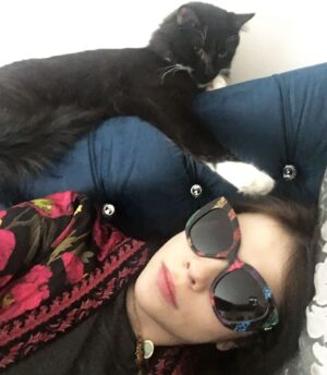 Michelle Trachtenberg Instagram - Wake up mama!! It’s almost #2025 ~ @themistermartini I know my line…… “I haven’t had a treat since last year! 🐈‍⬛💋 #meow