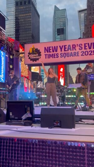 Mickey Guyton Instagram - Soundcheck ☑️ tune in TONIGHT on @cnn!

#timessquare #newyearseve
