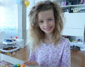 Milla Jovovich Instagram - Happy 17th Birthday to our queen @everanderson!!🥳 I remember looking at my newborn, my first baby and wondering what kind of a teenager she would be. Not even being able to imagine how this tiny, adorable, screaming being could develop into a rational, articulate human.😂 I knew you would be awesome, because I’m your mom, so I mean obviously💅🏼, but I could never imagine, not in a million years, what an intelligent, hilarious, talented and powerful young woman you would turn out to be! The journey I’ve watched you take has been the most mind blowing experience of my life. Seeing you grow and understand who you are and what you want, seeing you deal with difficult situations that seemed like they could swallow you up, but instead made you stronger and you managed to overcome. Seeing you make the choices that weren’t the easiest, but the ones that would help you develop into a more resilient, understanding and disciplined person have inspired and taught me so much more than I ever thought possible! I mean I’m the mom, you should be learning from me! Yet, I’m the one who learned so much from you. Everyday I wake up so grateful to be on this life adventure with you and everyday brings new knowledge and understanding that I never would have had without you showing me and teaching me. What an honor it’s been raising you. What a privilege to share this life together. I love you more than I can ever describe because my words are just a pale shadow of the feelings in my heart! Happy Birthday Ever! My fireheart!❤️‍🔥