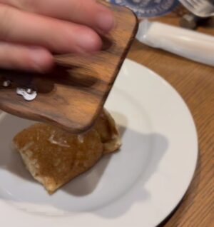 Minami Takahashi Instagram - 友人達とクリスマスパーティーしたり
ディナー食べに行ったり
今年も良きクリスマスでした✨🎄🎁☺️

皆さんはどんなクリスマスでしたか？✨

#クリスマス
#Christmas
#クリスマスパーティー