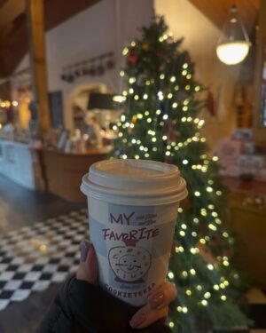 Miriam Yeung Chin-Wah Instagram - Merry Christmas🎄☃️
聖誕旅行第一站
首爾
#吃了一噸從來少吃的甜品
#零下五度喪行街
#行程由小丁安排