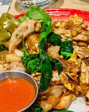 Miriam Yeung Chin-Wah Instagram - 今日開工前食泰國嘢
期待已久
終於食到這家中環新分店
So yummy😎
值得排隊☕️
#samsen