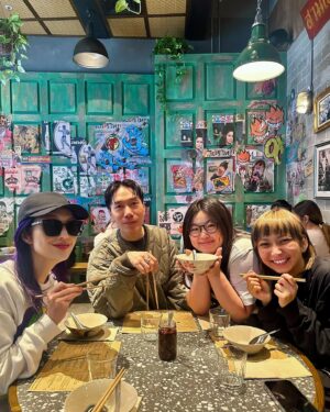 Miriam Yeung Chin-Wah Instagram - 今日開工前食泰國嘢
期待已久
終於食到這家中環新分店
So yummy😎
值得排隊☕️
#samsen