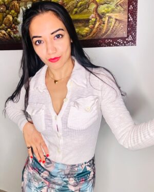 Mishti Basu Instagram - Joy of Dressing is an art 🔥🔥

#realpallavibasu #favouritewhitedress #whitedresscollection2025resolution