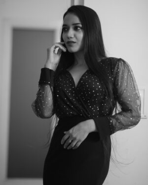 Mishti Basu Instagram - Stay a mystery, it’s better ❤️🥰

#realpallavibasu #actor #actresses