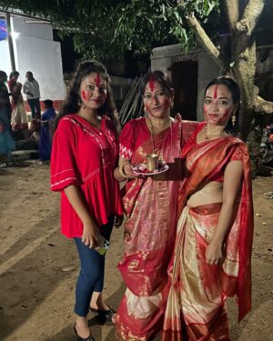 Mishti Basu Instagram - Subho bijoya everyone 😍😍❤️

#realpallavibasu #subhobijoya #bijoyadashami #aschebochorabarhobe #maadugga