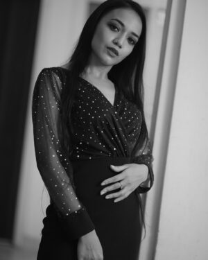 Mishti Basu Instagram - Stay a mystery, it’s better ❤️🥰

#realpallavibasu #actor #actresses