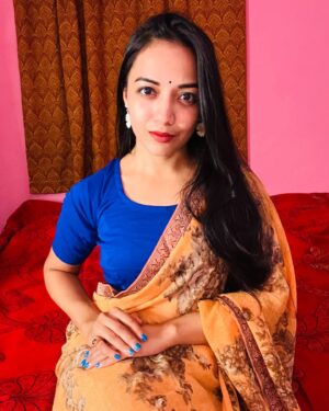 Mishti Basu Instagram - Saree and me 🔥

#realpallavibasu #sareelove #sareelover