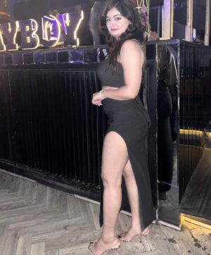 Miss Pinky Instagram - Last night🍾🥂

:
#reelitfeelit #explorepage✨ #fypシ