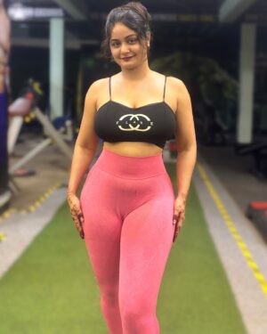 Miss Pinky Instagram - Caption?🤷🏻‍♀️

:
#reelitfeelit #explorepage✨ #fypシ #fitness