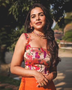 Mitali Mayekar Instagram - साज.🌸❤️
.
.
Styled by @shivanipatil_ 
Wearing @k2fashioncloset 
Hair by @mg.makeupartist24 
#marathimulgi #mitalimayekar