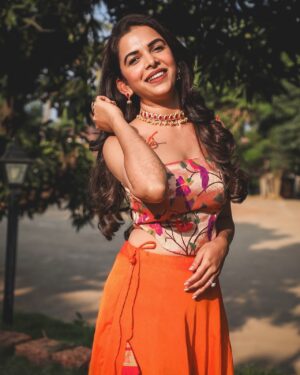 Mitali Mayekar Instagram - साज.🌸❤️
.
.
Styled by @shivanipatil_ 
Wearing @k2fashioncloset 
Hair by @mg.makeupartist24 
#marathimulgi #mitalimayekar