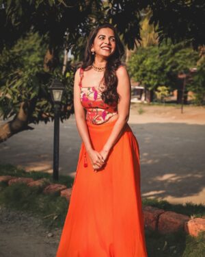 Mitali Mayekar Instagram - साज.🌸❤️
.
.
Styled by @shivanipatil_ 
Wearing @k2fashioncloset 
Hair by @mg.makeupartist24 
#marathimulgi #mitalimayekar
