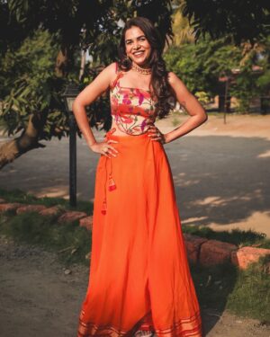 Mitali Mayekar Instagram - साज.🌸❤️
.
.
Styled by @shivanipatil_ 
Wearing @k2fashioncloset 
Hair by @mg.makeupartist24 
#marathimulgi #mitalimayekar