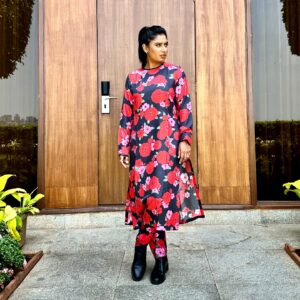 Mithali Raj Instagram - Blooming with style in this floral ensemble. 🌸🌺

Outfit and shoes - @rawmango @zara
Styled and Managed by - @ashimash

#Style #Fashion #OOTD