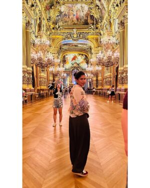 Mithali Raj Instagram - Paris, the city of love, holds my heart. 🥰 

A perfect day immersed in the rich culture and heritage, followed by a magnificent Opera tour and a delectable meal at the charming Café de la Paix. 🎭🍽️🇫🇷

#paris #france #travel #culture #food #opera #heritage #travelphotography #eiffeltower