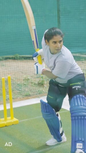 Mithali Raj Instagram - Chase your dream and break barriers, just like me whether it’s on the pitch or in our daily lives! 🏏💪🏼

With Rexona Roll On, I stay fresh and confident even during the toughest innings. Rexona Roll is safe on the skin, protects from body odour with a long lasting fragrance. It has 0% alcohol and is dermatologically tested. 🙌🥇⭐

#Rexona #RexonaRollOn
#72HourProtection #collab #RexonaGreyTshirtChallenge