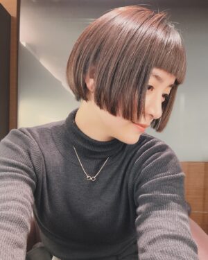 Mizuki Yamamoto Instagram - ⋆⸜☾⸝‍⋆

落ち着いたタイミングなので、少し切った★

この後 伸ばすか悩む〜( ´~`)

お気に入りのネックレス♡

#GucciJewelry #GucciHorsebit