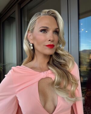 Molly Sims Instagram - Mom and Dad take the Globes 💋