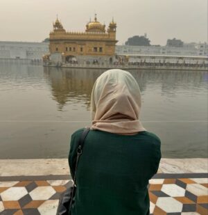 Mona Singh Instagram - Heart filled with love peace n divine blessings ❤️ Waheguru♥️🙏#gurunanakdevji #gurupurab