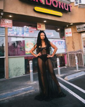 Monique Coleman Instagram - 👑🦋 Birthday Eve 🎂🎉

As I reflect on my evolution since entering my 40’s, I feel enormous pride for the courage it took to let go off what no longer served or deserved me & the audacity to step into the unknown with unrelenting passion and purpose! Every year I capture the Mo’ ment before my solar return. Here are some of my faves 📸

#mightymo