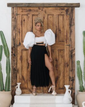 Monique Coleman Instagram - 👑🦋 Birthday Eve 🎂🎉

As I reflect on my evolution since entering my 40’s, I feel enormous pride for the courage it took to let go off what no longer served or deserved me & the audacity to step into the unknown with unrelenting passion and purpose! Every year I capture the Mo’ ment before my solar return. Here are some of my faves 📸

#mightymo