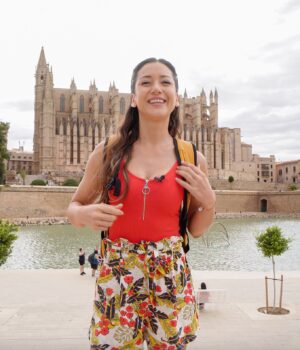 Monserrat Torrent Instagram - ☀️Esta tarde de Sábado en @sabingochv desde la Isla de Mallorca 🏖️ Playa, aguas turquesa, naturaleza mágica, arquitectura histórica, rica comida, ambiente de relajo, aventuras y mucho más!!! Los esperamos 😀

#europe #trip #vacaciones #summer #viajes #instadaily #instalike