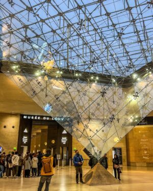 Monserrat Torrent Instagram - 🇫🇷Alguien reconoce estos lugares? 👀 Sólo les digo que no pude encontrar a Gabriel 😄.

Resumen de mi más reciente viajecito a París. 
En 2024 visité 3 veces esta hermosa ciudad, la última fue con mi madre ❤️ una experiencia demasiado especial que quedará para siempre en mi corazón.

👉🏻 Si van a París y quieren hacer un buen tour por la ciudad y conocer locaciones de series y películas, escríbanle a @viveparisvoila 💫

#paris #europe #instalike #instadaily #trip #vacationmode