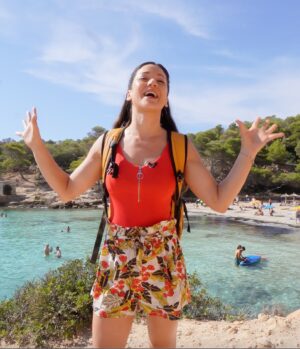 Monserrat Torrent Instagram - ☀️Esta tarde de Sábado en @sabingochv desde la Isla de Mallorca 🏖️ Playa, aguas turquesa, naturaleza mágica, arquitectura histórica, rica comida, ambiente de relajo, aventuras y mucho más!!! Los esperamos 😀

#europe #trip #vacaciones #summer #viajes #instadaily #instalike