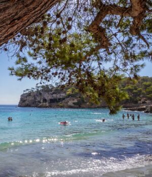 Monserrat Torrent Instagram - ☀️Esta tarde de Sábado en @sabingochv desde la Isla de Mallorca 🏖️ Playa, aguas turquesa, naturaleza mágica, arquitectura histórica, rica comida, ambiente de relajo, aventuras y mucho más!!! Los esperamos 😀

#europe #trip #vacaciones #summer #viajes #instadaily #instalike
