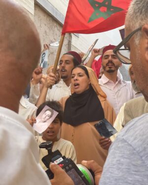 Mounia Lamkimel Instagram - ‏ تم انجاز هذه التحفة الفنية لاستحضار امجاد ملحمة بطولية تجسد تلاحم المغاربة والرباط الوثيق بين الشعب المغربي والعرش العلوي المجيد 
انها ذكرى عودة جلالة المغفور له محمد الخامس طيب الله تراه من المنفى لحظة تاريخية وازنة في مسيرة الكفاح الوطني لأجدادنا الأحرار لنيل الاستقلال
عاشت المملكة المغربية من طنجة الكويرة بقيادة المواطن الاول ملك القلوب صاحب الجلالة الملك محمد السادس نصره الله وأيده 🇲🇦💪
 شكرا عبد الحي العراقي على ادراج اسمي كواحدة من أبطال فيلم 55  فخورة جدا بهذا العمل شكرا لكل فريق العمل كل باسمه ♥️
#الزوهرة @fez_summer_55 @carolinelocardi