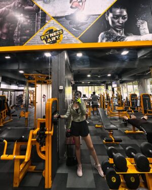 Mrinal Navell Instagram - Mai aur mere gym ka aaina,
Ek chhota sa afsaana ye bhi hai. 🤍
.
.
.
.
#workout #love #insta #mrinalnavell #fitnessmotivation #gym 
(Insta, gym, workout, motivation, trending)