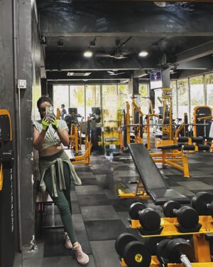 Mrinal Navell Instagram - Mai aur mere gym ka aaina,
Ek chhota sa afsaana ye bhi hai. 🤍
.
.
.
.
#workout #love #insta #mrinalnavell #fitnessmotivation #gym 
(Insta, gym, workout, motivation, trending)