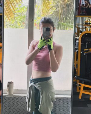 Mrinal Navell Instagram - Hitting the bluessssss! 🐬
#gym
.
.
.
.
.

.
.
.
.
#workout #love #insta #mrinalnavell #fitnessmotivation 
(Insta, gym, workout, motivation, trending)