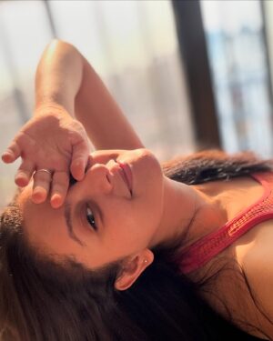 Mrinal Navell Instagram - Aaj phir jaldi uthne ki gustakhi hogyi. 🙂‍↔️
Geeta Dutt ruling my morning mood! 
#goodmorning
#nofilter 
.
.
.
.
.

.

#insta #instagood #love #art #photography #mrinalnavell #ootd #photography #photooftheday #fyp #morning #instafashion #ootd 
Trending, fyp, insta, photoshoot, photography, actor, mumbai