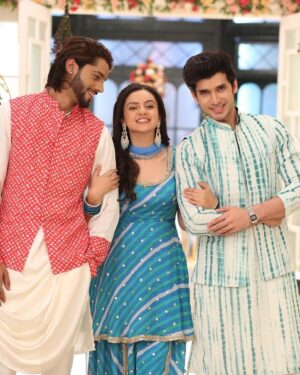 Mrinal Navell Instagram - A beautiful end to another amazing journey. 
No words can describe how enchanting my time here has been. 
Its already overwhelming to think of not going to The Luthra Mansion everday which did become our second home. 
I would like to thank @balajitelefilmslimited @ektarkapoor for this life changing opportunity. 🤍
Truly grateful to be a part of such a great legacy🤍
The captain of our ship, @sahil.sharma540 sir and the entire direction team, it was undoubtedly a great learning to work under your guidance and direction. Kavya Beta is going to miss all the fun. 🤍
My lovely co-actors, you all know how much I adore all the love, respect, guidance and of course the pampering I’ve got from you guys. Will miss you all. 🤍
Our creative team, the entire crew, our backbone, hats off to you. Love🤍
And last but not the least, my beloved fam jam, thank you for showering so much love and blessings on Kavya Luthra. Trust me it was a pleasure being her. 🎀
Chalo bhyi, ijazat do abhi ke liye, mamla senti ho raha hai. ❤️
#kundalibhagya 
@zeetv 
#kavyaluthra 
#love