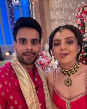 Mrinal Navell Instagram - A beautiful end to another amazing journey. 
No words can describe how enchanting my time here has been. 
Its already overwhelming to think of not going to The Luthra Mansion everday which did become our second home. 
I would like to thank @balajitelefilmslimited @ektarkapoor for this life changing opportunity. 🤍
Truly grateful to be a part of such a great legacy🤍
The captain of our ship, @sahil.sharma540 sir and the entire direction team, it was undoubtedly a great learning to work under your guidance and direction. Kavya Beta is going to miss all the fun. 🤍
My lovely co-actors, you all know how much I adore all the love, respect, guidance and of course the pampering I’ve got from you guys. Will miss you all. 🤍
Our creative team, the entire crew, our backbone, hats off to you. Love🤍
And last but not the least, my beloved fam jam, thank you for showering so much love and blessings on Kavya Luthra. Trust me it was a pleasure being her. 🎀
Chalo bhyi, ijazat do abhi ke liye, mamla senti ho raha hai. ❤️
#kundalibhagya 
@zeetv 
#kavyaluthra 
#love