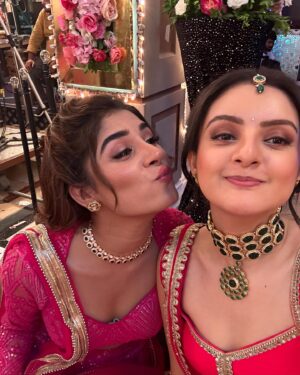 Mrinal Navell Instagram - A beautiful end to another amazing journey. 
No words can describe how enchanting my time here has been. 
Its already overwhelming to think of not going to The Luthra Mansion everday which did become our second home. 
I would like to thank @balajitelefilmslimited @ektarkapoor for this life changing opportunity. 🤍
Truly grateful to be a part of such a great legacy🤍
The captain of our ship, @sahil.sharma540 sir and the entire direction team, it was undoubtedly a great learning to work under your guidance and direction. Kavya Beta is going to miss all the fun. 🤍
My lovely co-actors, you all know how much I adore all the love, respect, guidance and of course the pampering I’ve got from you guys. Will miss you all. 🤍
Our creative team, the entire crew, our backbone, hats off to you. Love🤍
And last but not the least, my beloved fam jam, thank you for showering so much love and blessings on Kavya Luthra. Trust me it was a pleasure being her. 🎀
Chalo bhyi, ijazat do abhi ke liye, mamla senti ho raha hai. ❤️
#kundalibhagya 
@zeetv 
#kavyaluthra 
#love