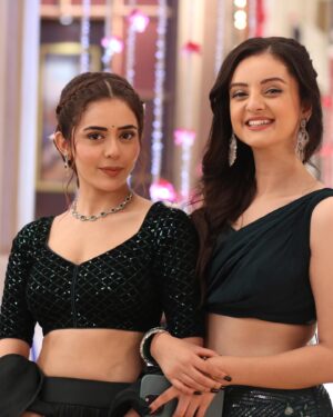 Mrinal Navell Instagram - A beautiful end to another amazing journey. 
No words can describe how enchanting my time here has been. 
Its already overwhelming to think of not going to The Luthra Mansion everday which did become our second home. 
I would like to thank @balajitelefilmslimited @ektarkapoor for this life changing opportunity. 🤍
Truly grateful to be a part of such a great legacy🤍
The captain of our ship, @sahil.sharma540 sir and the entire direction team, it was undoubtedly a great learning to work under your guidance and direction. Kavya Beta is going to miss all the fun. 🤍
My lovely co-actors, you all know how much I adore all the love, respect, guidance and of course the pampering I’ve got from you guys. Will miss you all. 🤍
Our creative team, the entire crew, our backbone, hats off to you. Love🤍
And last but not the least, my beloved fam jam, thank you for showering so much love and blessings on Kavya Luthra. Trust me it was a pleasure being her. 🎀
Chalo bhyi, ijazat do abhi ke liye, mamla senti ho raha hai. ❤️
#kundalibhagya 
@zeetv 
#kavyaluthra 
#love