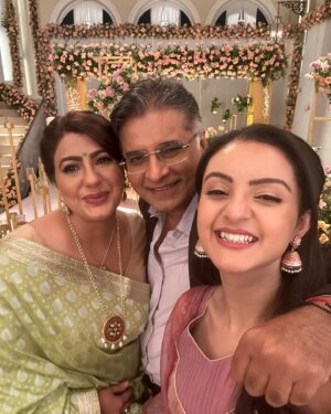 Mrinal Navell Instagram - A beautiful end to another amazing journey. 
No words can describe how enchanting my time here has been. 
Its already overwhelming to think of not going to The Luthra Mansion everday which did become our second home. 
I would like to thank @balajitelefilmslimited @ektarkapoor for this life changing opportunity. 🤍
Truly grateful to be a part of such a great legacy🤍
The captain of our ship, @sahil.sharma540 sir and the entire direction team, it was undoubtedly a great learning to work under your guidance and direction. Kavya Beta is going to miss all the fun. 🤍
My lovely co-actors, you all know how much I adore all the love, respect, guidance and of course the pampering I’ve got from you guys. Will miss you all. 🤍
Our creative team, the entire crew, our backbone, hats off to you. Love🤍
And last but not the least, my beloved fam jam, thank you for showering so much love and blessings on Kavya Luthra. Trust me it was a pleasure being her. 🎀
Chalo bhyi, ijazat do abhi ke liye, mamla senti ho raha hai. ❤️
#kundalibhagya 
@zeetv 
#kavyaluthra 
#love